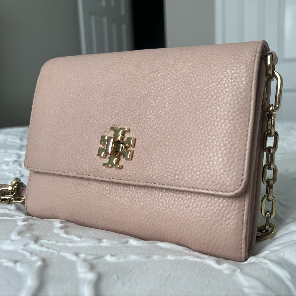Tory Burch mercer chain wallet light oak pink pebbled leather crossbody turnlock